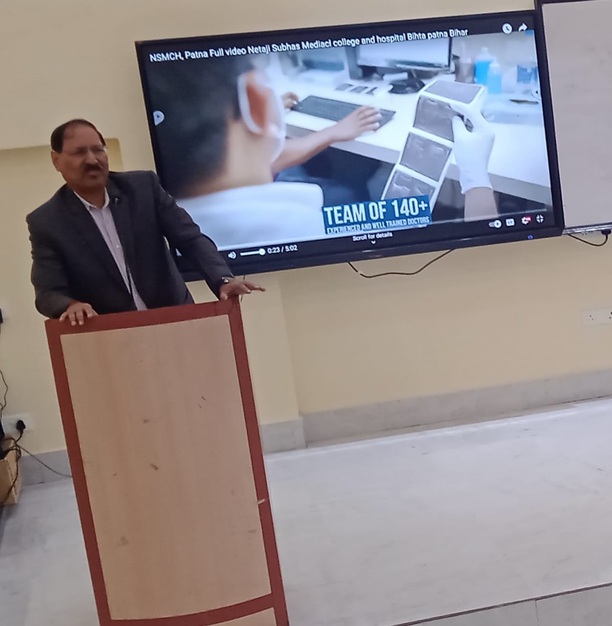 आईआईटी पटना के निदेशक प्रोफेसर टीएन सिंह ने मेडिकल कॉलेज के प्रथम वर्ष के छात्रों को संबोधित करते हुए 