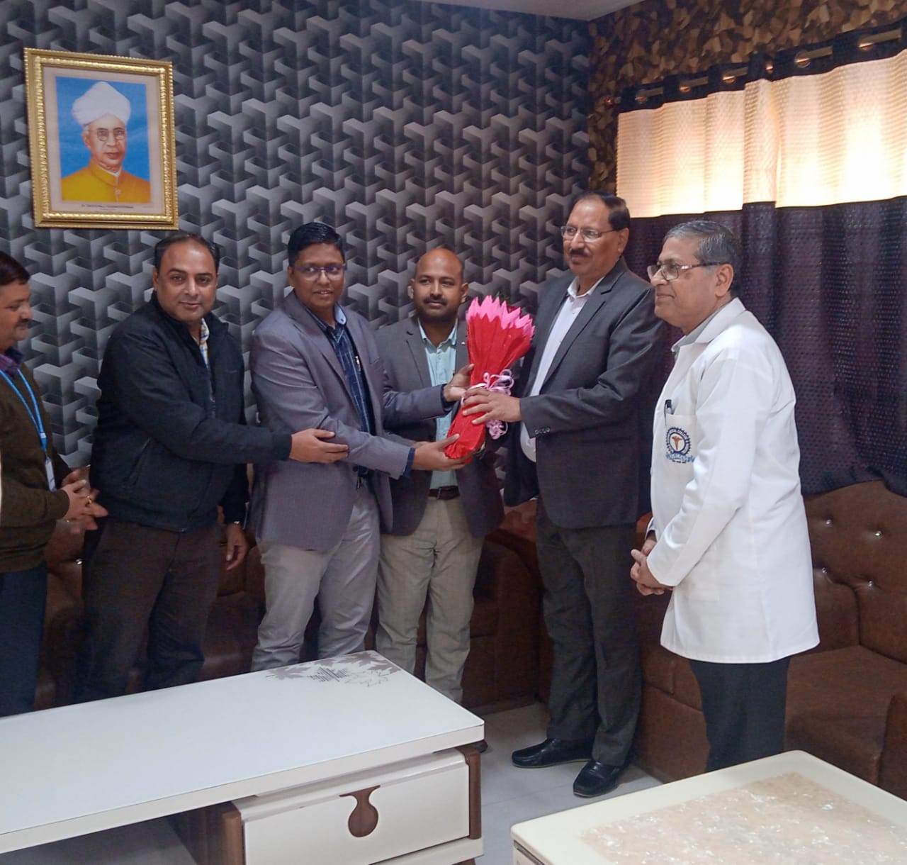 आईआईटी पटना के निदेशक प्रोफेसर टीएन सिंह ने मेडिकल कॉलेज के प्रथम वर्ष के छात्रों को संबोधित करते हुए 
