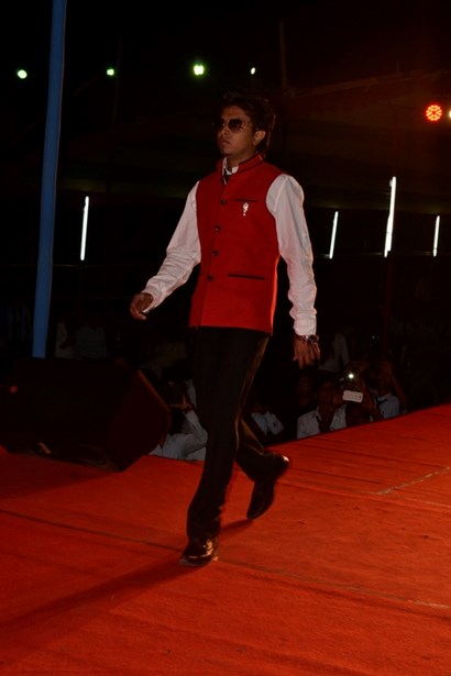 FASHION SHOW