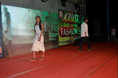 FASHION SHOW